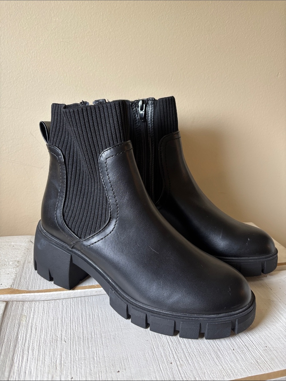 American Eagle Black Lug Sole Chelsea Ankle Boots - Women's